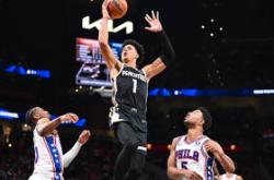 今晚分区决赛焦点战！费城76人迎战新疆男篮，血战或上演(男单18决赛焦点战)